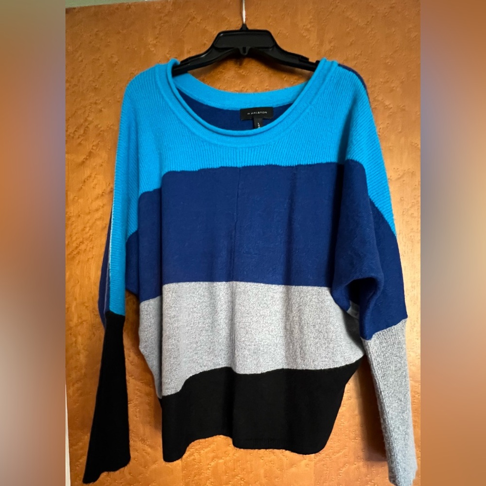 H HALSTON Colorblock Dolman
Long Sleeve Pullover Sweater